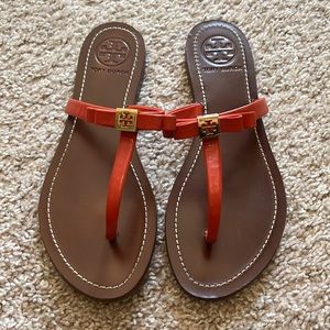 *Beautiful* Tory Burch Coral Thong Sandals
